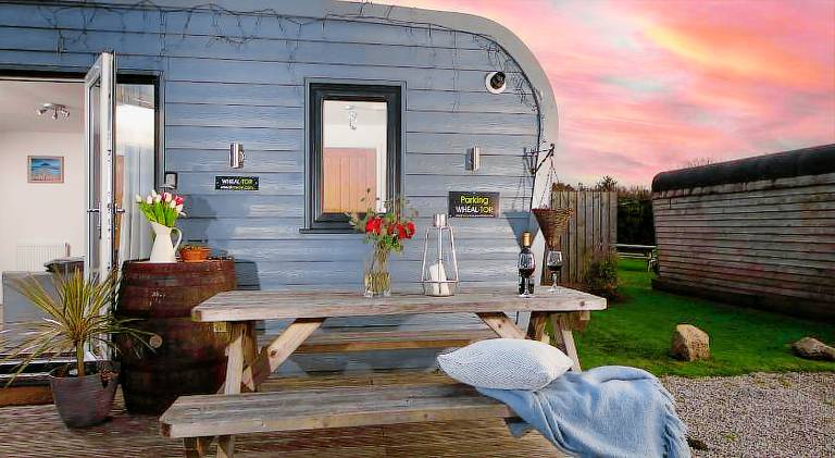 Wheal Tor- Beautifully Fitted Wooden Lodge Helston Cornwall in Helston