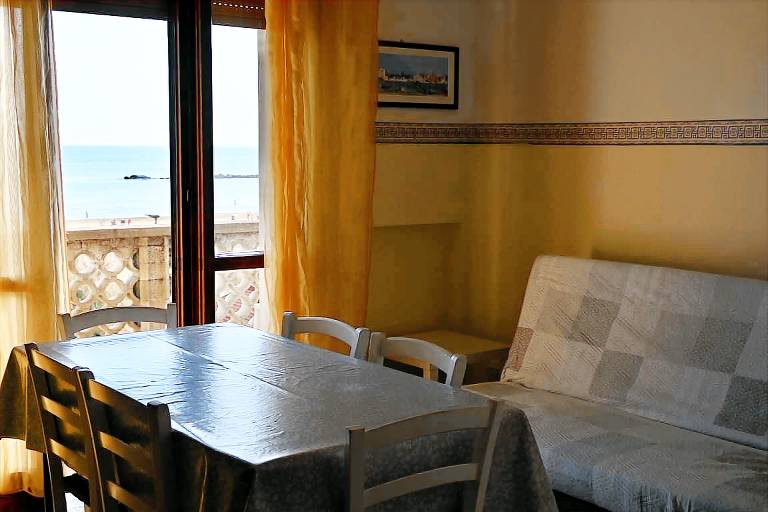 Apartment with patio | Garden view | Next to the beach | Pet-friendly — photo 2