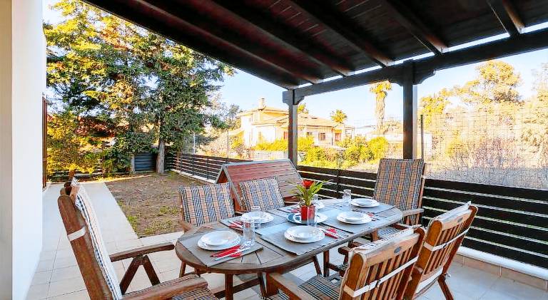 Villa with BBQ, patio & garden — photo 3