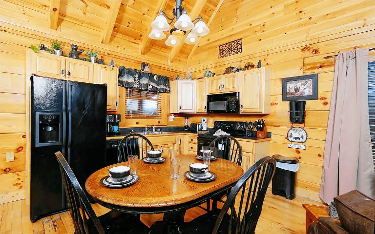 Cabin with barbecue, pool & jacuzzi | Mountain view — photo 5