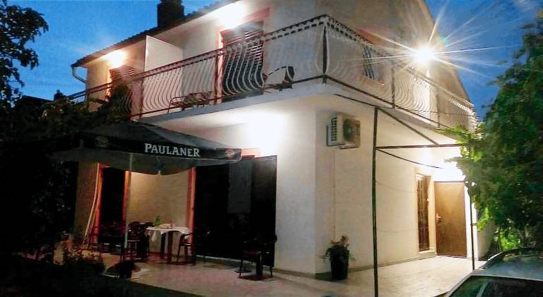 Apartment with barbeque, terrace & garden in Vodice