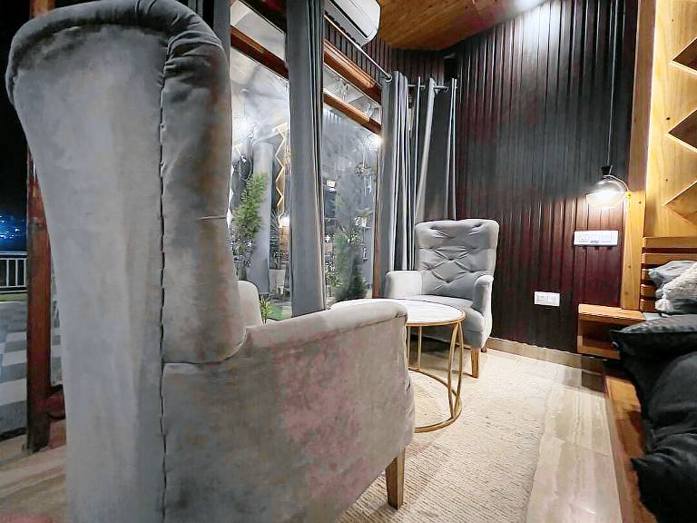Rental apartment with yard, patio & BBQ — photo 3