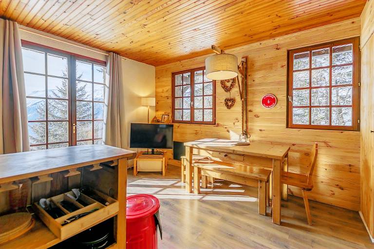 Fully equipped rental apartment with terrace, yard & fast internet | Garden view | Next to the ski | Dogs allowed — photo 2