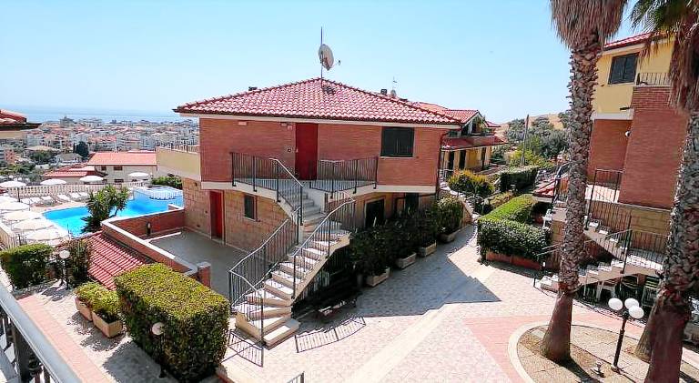 Rental apartment with pool — photo 3