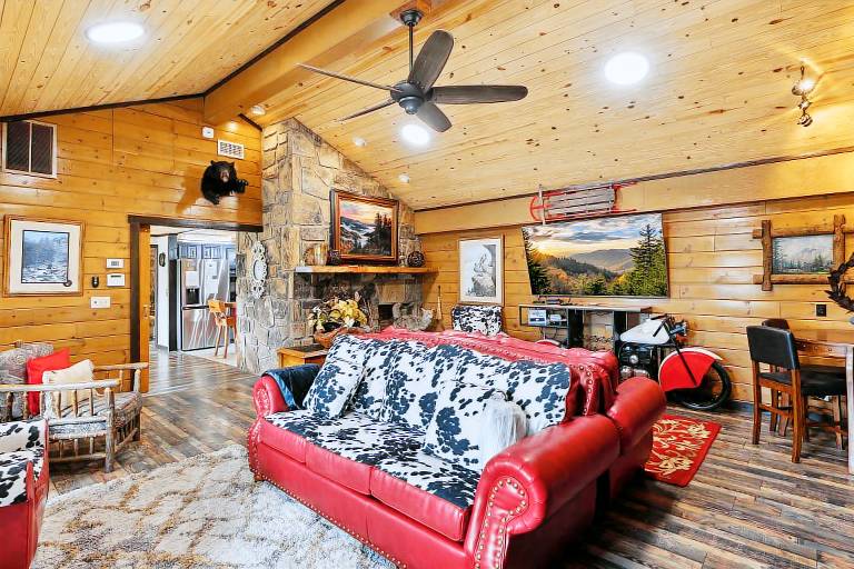 House with garden, sauna & jacuzzi | Nature view in Gatlinburg, TN