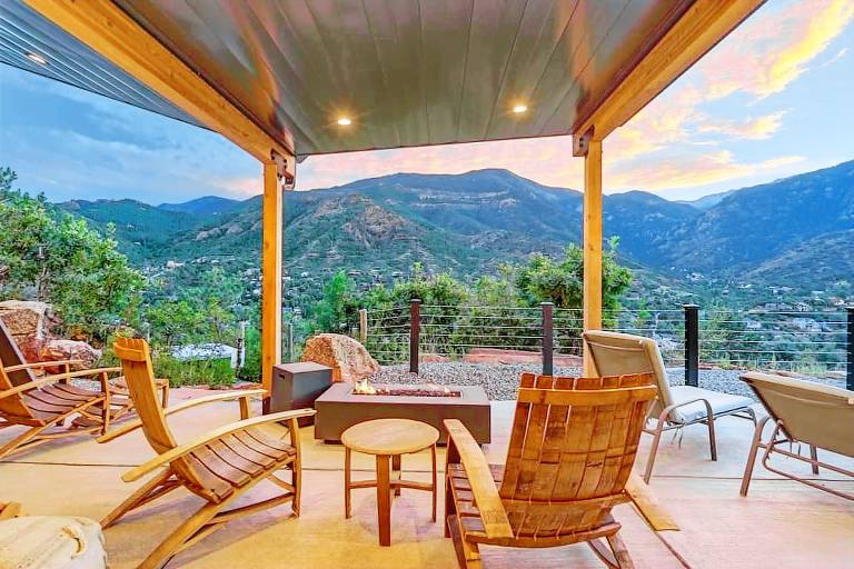 Stunning Views Modern Luxury Hot Tub Sauna — photo 2