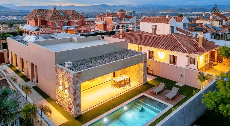 Fully equipped villa with yard, barbecue & private pool | Pet-friendly — photo 5