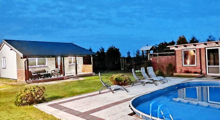 Vacation home with pool & jacuzzi in Rewal
