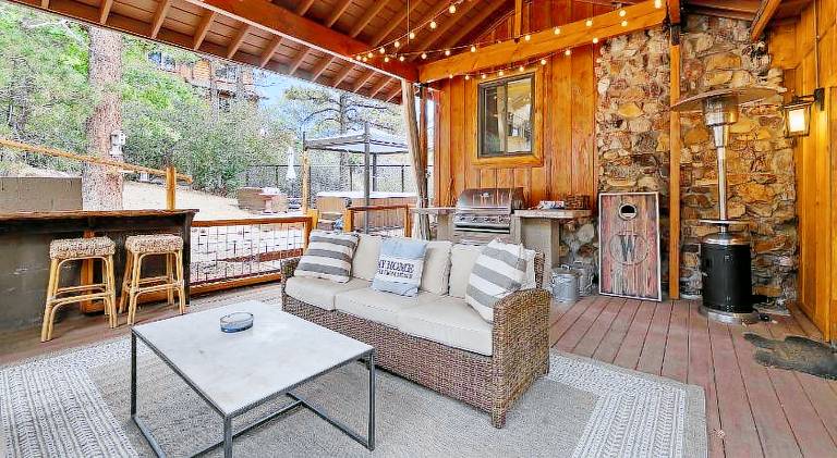 House with patio, hot tub & barbecue in Big Bear Lake, CA