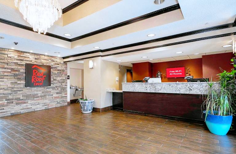 Red Roof Inn & Suites Dover Downtown — photo 2