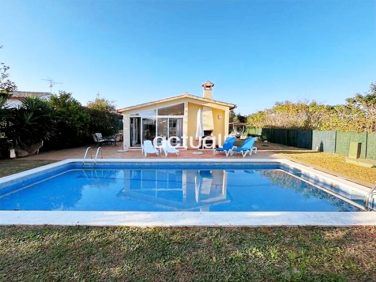 Detached house in Calonge with private pool and parking in Castell-Platja d'Aro