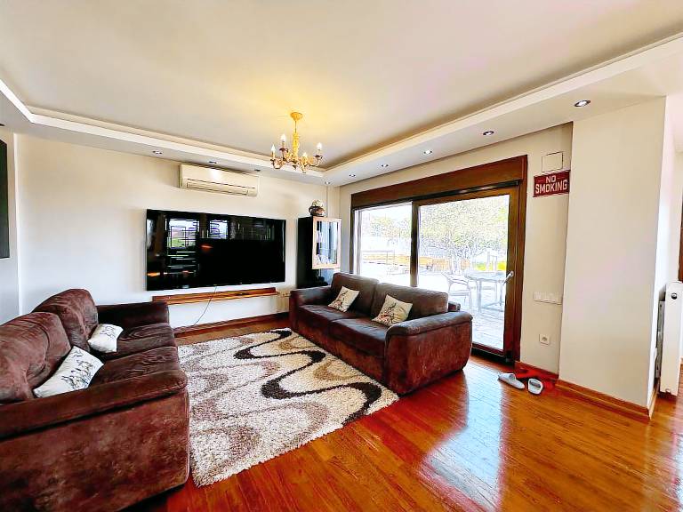Fully equipped villa with private pool, yard & patio | Pet-friendly — photo 2