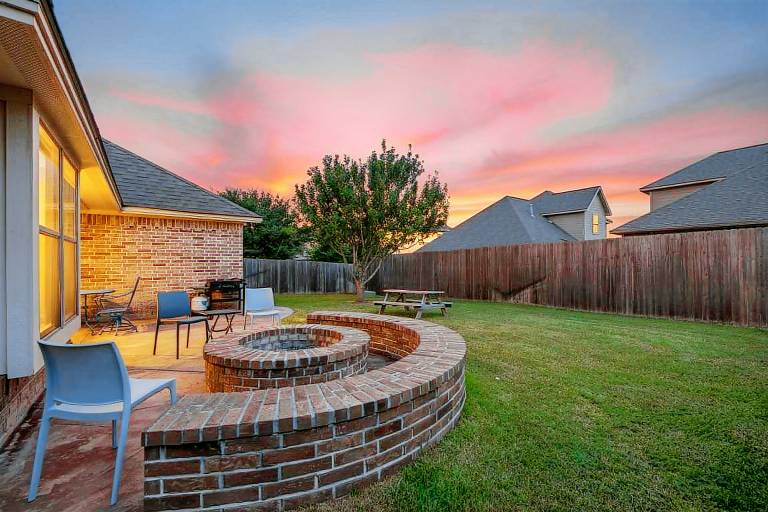 4bed 3bath Close2A M Santa s Wonderland Hospital L2 EV in College Station, TX