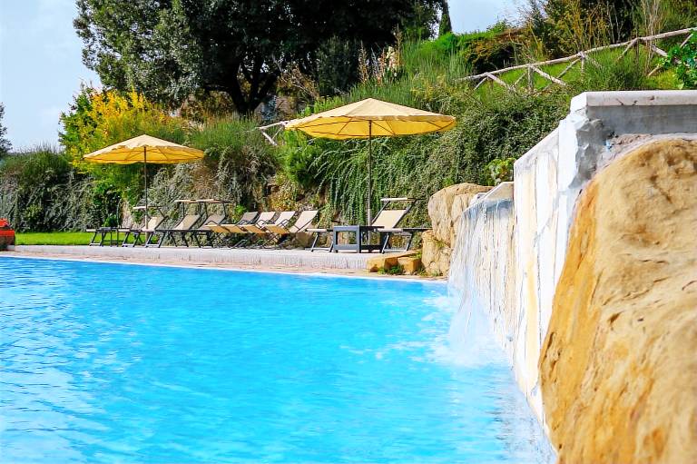 Ground-floor flat with pool near Cortona in Arezzo