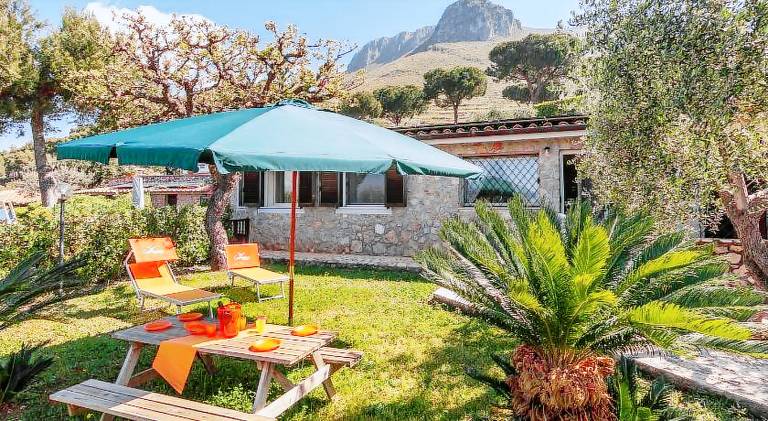Rental apartment with pool in Sperlonga