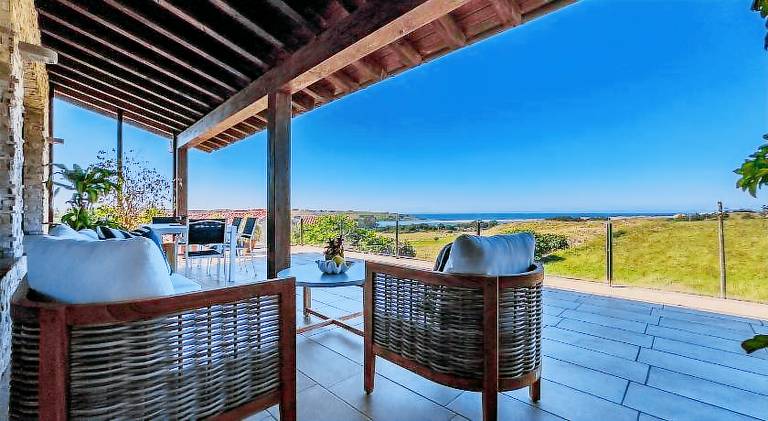 Villa with pool — photo 3