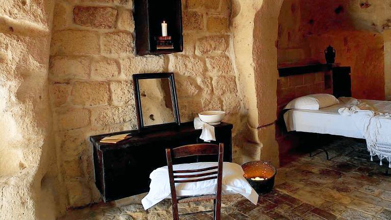 Unusual Luxury Cave Rental in Ancient Matera of Southern Italy — photo 2