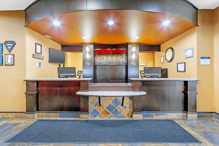Best Western Bonnyville Inn & Suites — photo 4