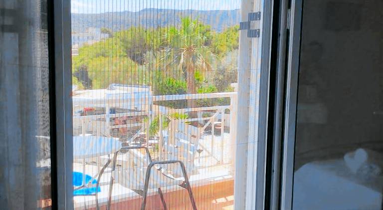Beautiful serviced apartment with patio & garden | Beach nearby | Pet-friendly — photo 3