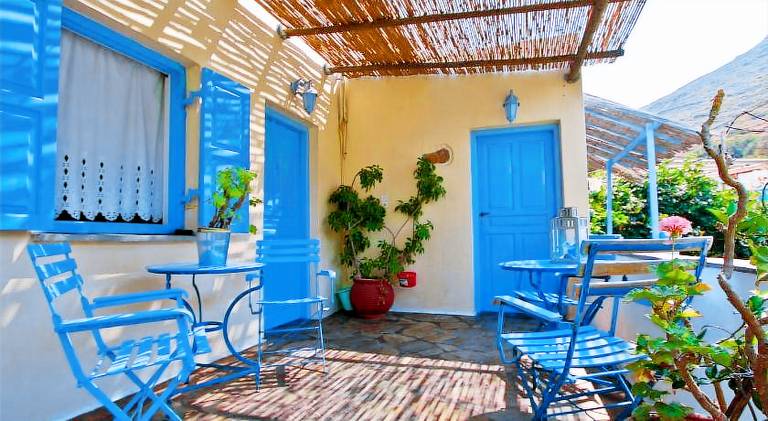 Charming rental apartment with yard & patio | Pets are welcome — photo 3