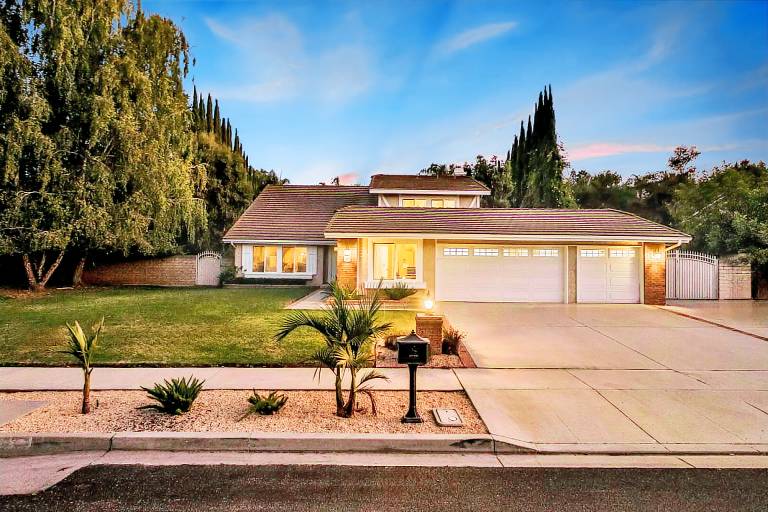 Mid-term home for rent Fully furnished. Amazing Yard with a pool — photo 2