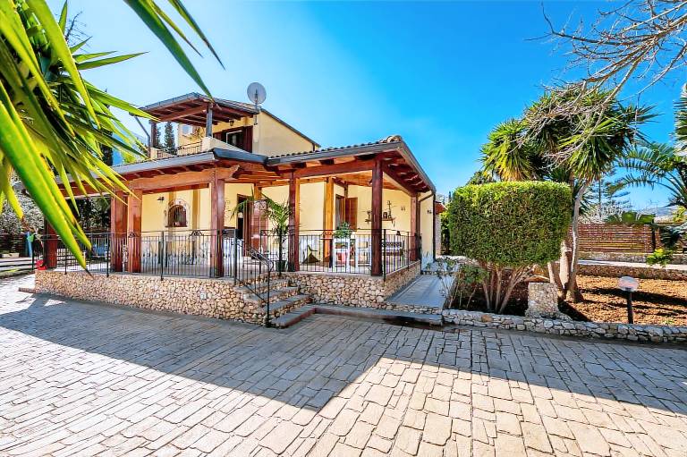 Nice villa with private pool, hot tub & patio | Pet-friendly — photo 3