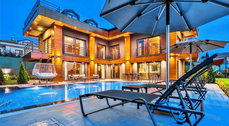 Villa with private pool, yard & grill in Mugla