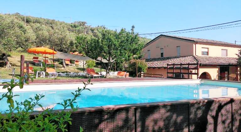 Holiday apartment with pool in Pescara