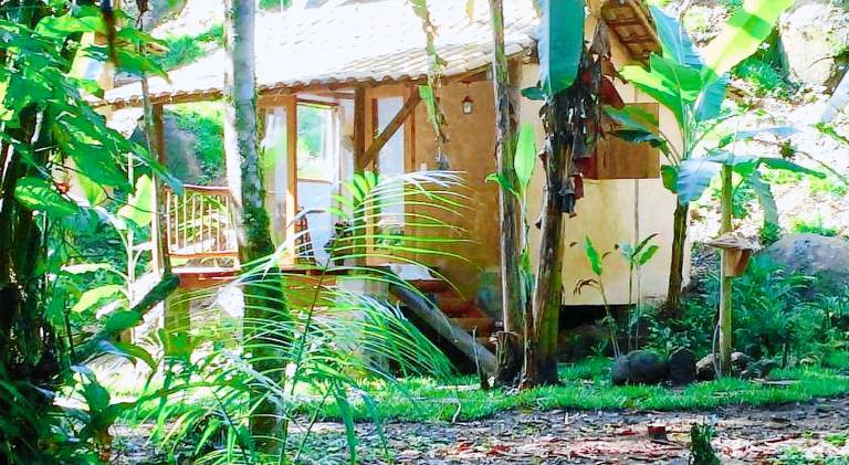 Lodge with patio & garden in Paraty