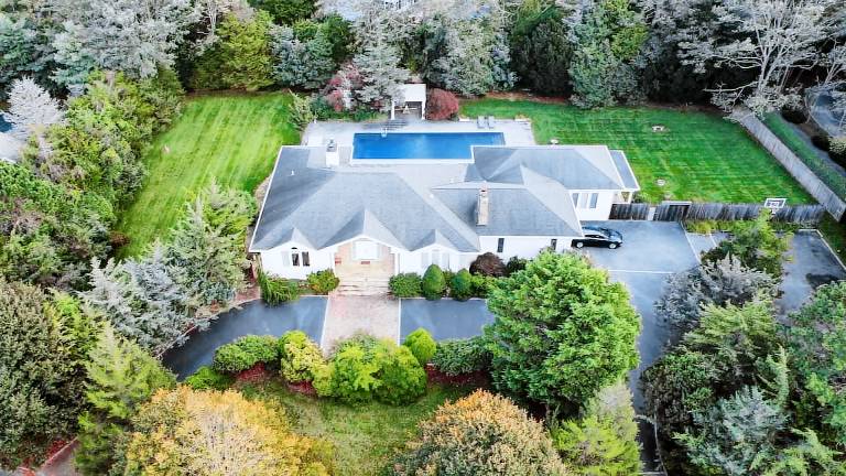 Child-friendly beautiful rental apartment with private pool | Pets are welcome in Southampton, NY