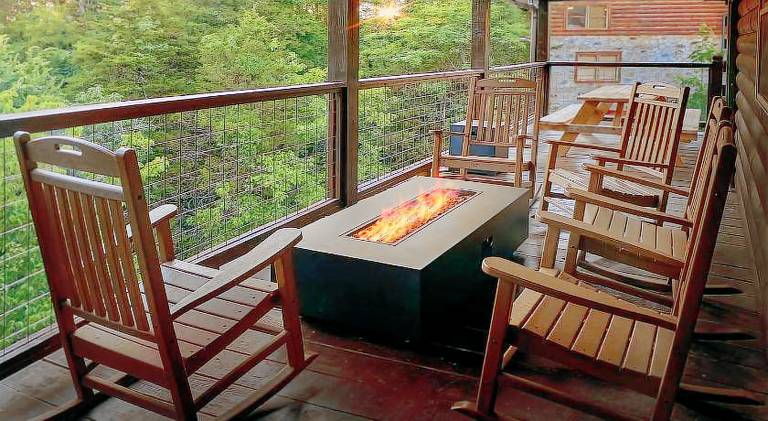 Ample vacation home with hot tub & pool | Dogs allowed — photo 3