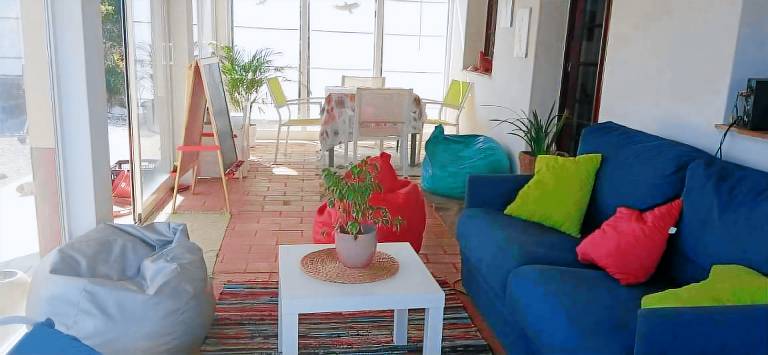 Vacation home with pool, barbecue & garden — photo 4