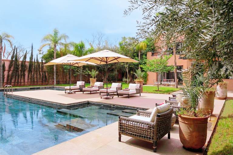 Villa with yard, terrace & pool — photo 5