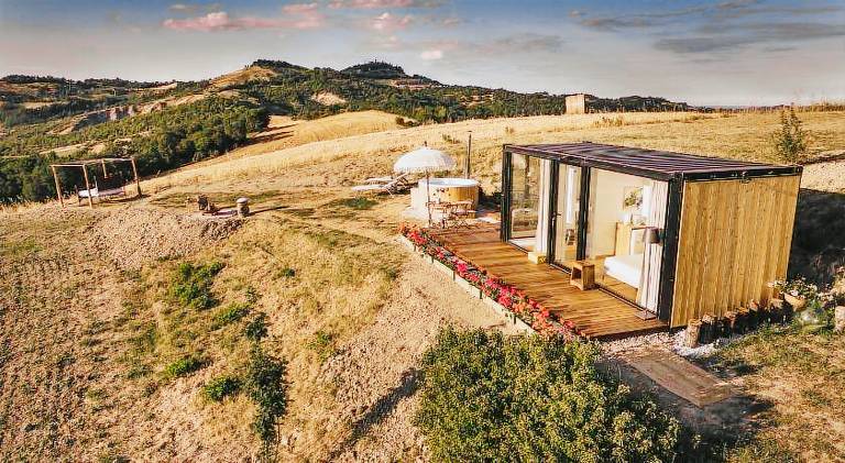 House with hot tub & pool — photo 4