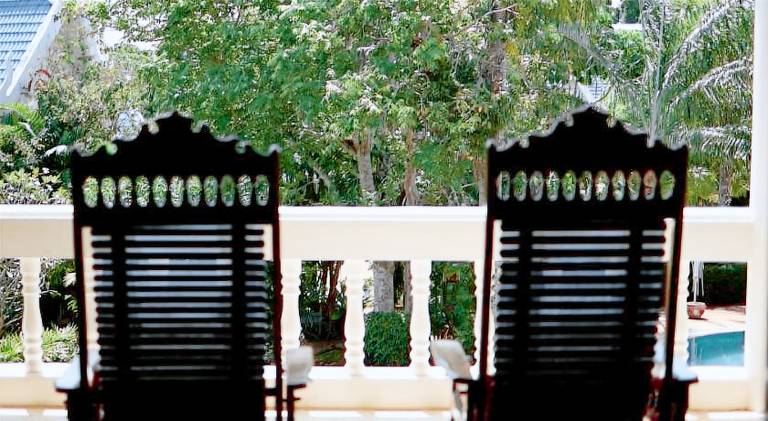 Villa with pool — photo 4