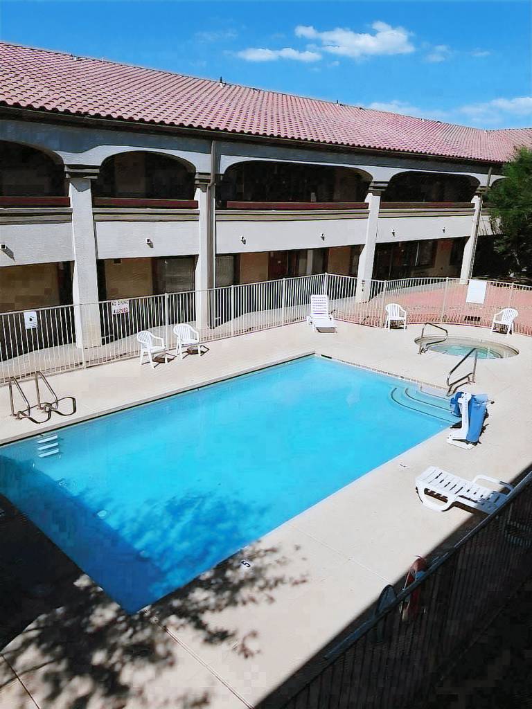 PREMIER INNS TOLLESON — photo 5