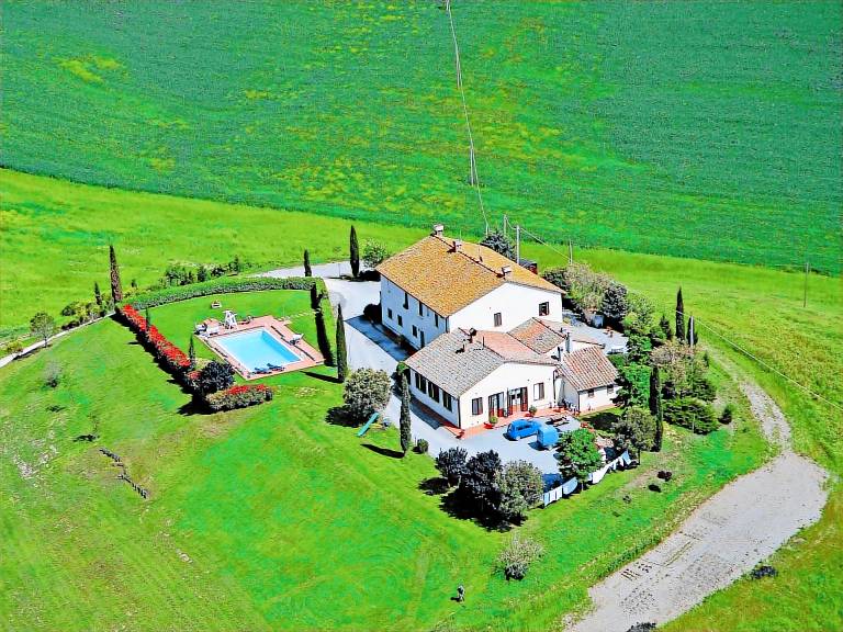 Authentic pool house in Pienza