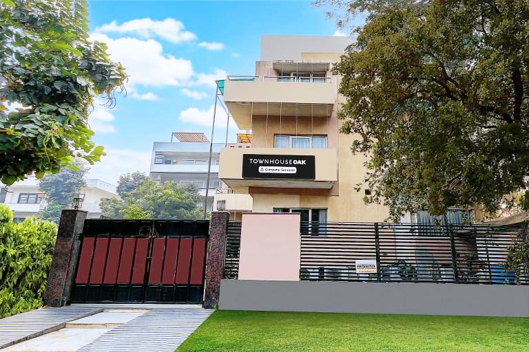 Super Townhouse Oak Sector 25 Gurgaon