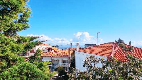 Apartment with yard & terrace — photo 4