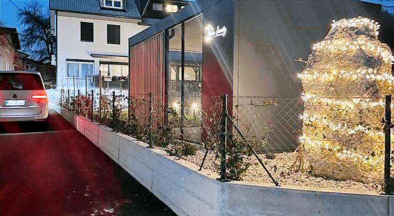 Holiday apartment with terrace & yard — photo 3