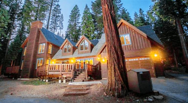 The Tallac Lodge - Hot Tub Walk 2 Beach in South Lake Tahoe, CA