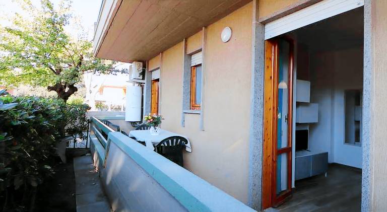 Rental apartment with patio — photo 5