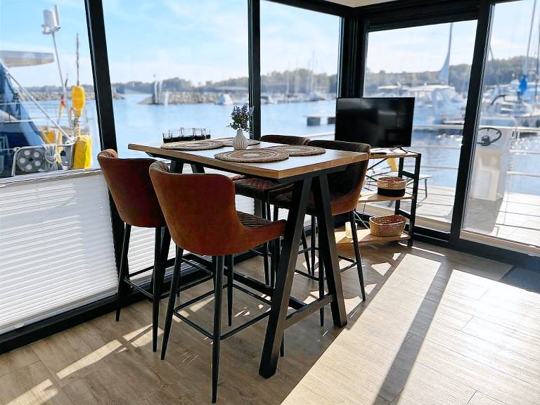 FLOATING 44 in Boltenhagen - festliegendes Hausboot in der Weißen Wiek — photo 2