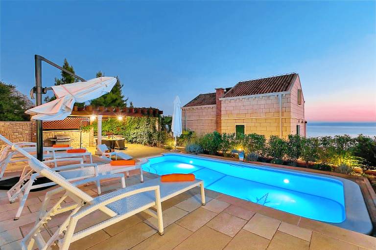 Family-friendly wonderful villa with patio, barbeque & yard | Dogs allowed — photo 5