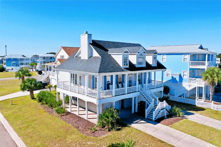 House with barbecue | Beach view in Carolina Beach, NC