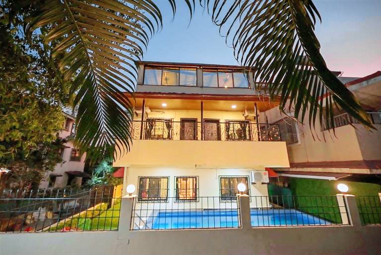House with 1 room for 12 persons in Khandala