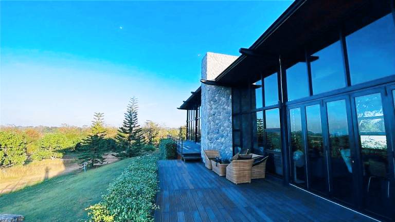 Ample villa with yard, BBQ & patio | Suitable for remote work | Dogs allowed — photo 5