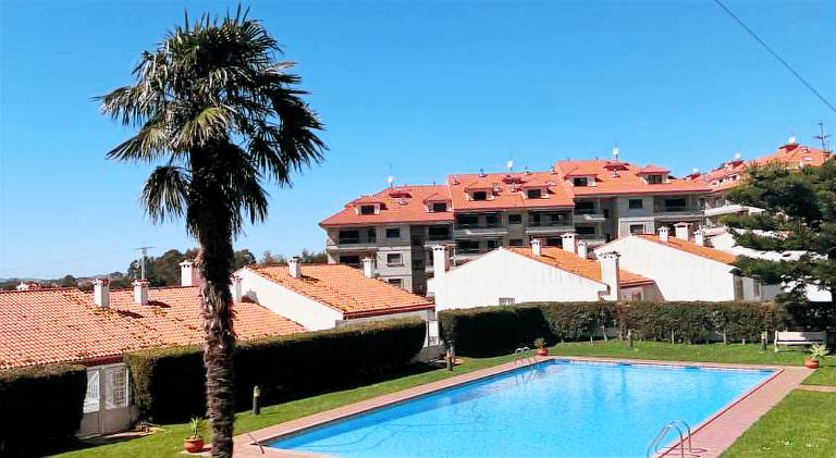 Fully equipped charming vacation home with yard, private pool & terrace | Beach nearby | Pets allowed in Sanxenxo