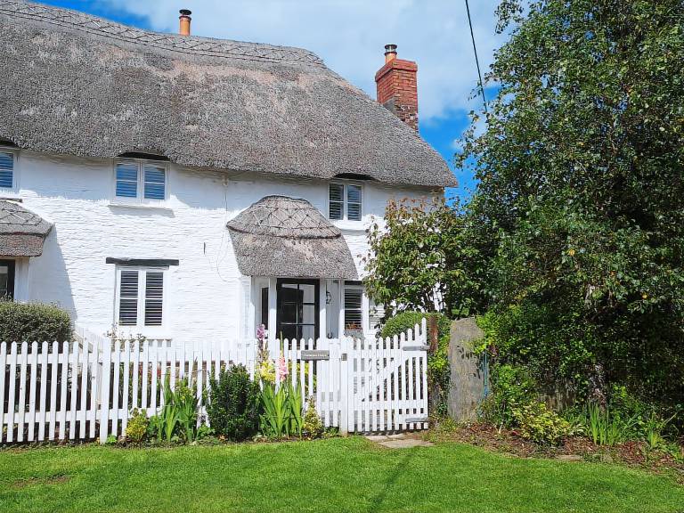 Family-friendly nice cottage with yard & barbecue | Beach view | Pet-friendly — photo 2