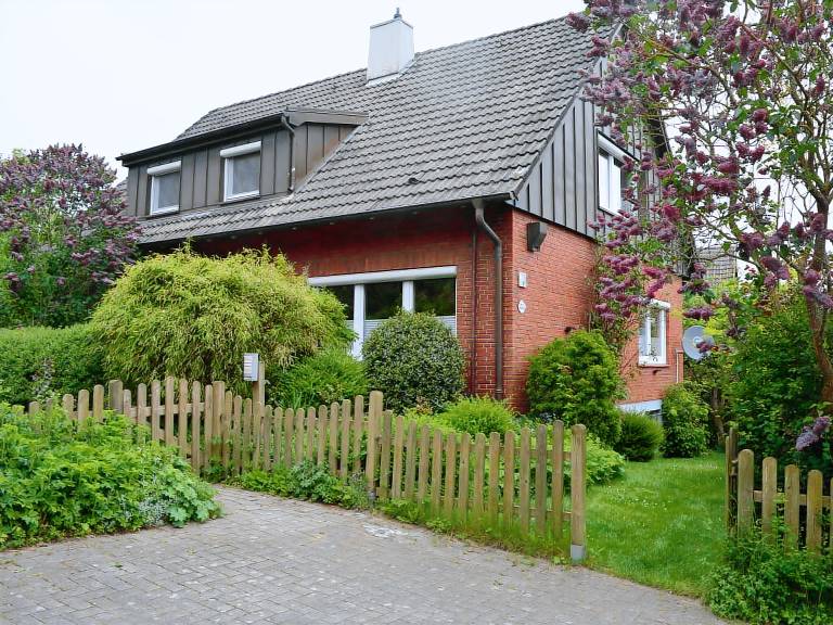 Apartment with barbeque in Gluecksburg